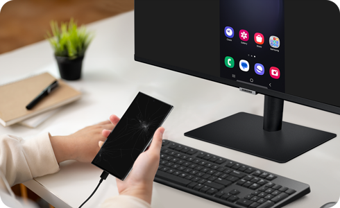 连接外部显示器的 Galaxy 手机屏幕损坏。