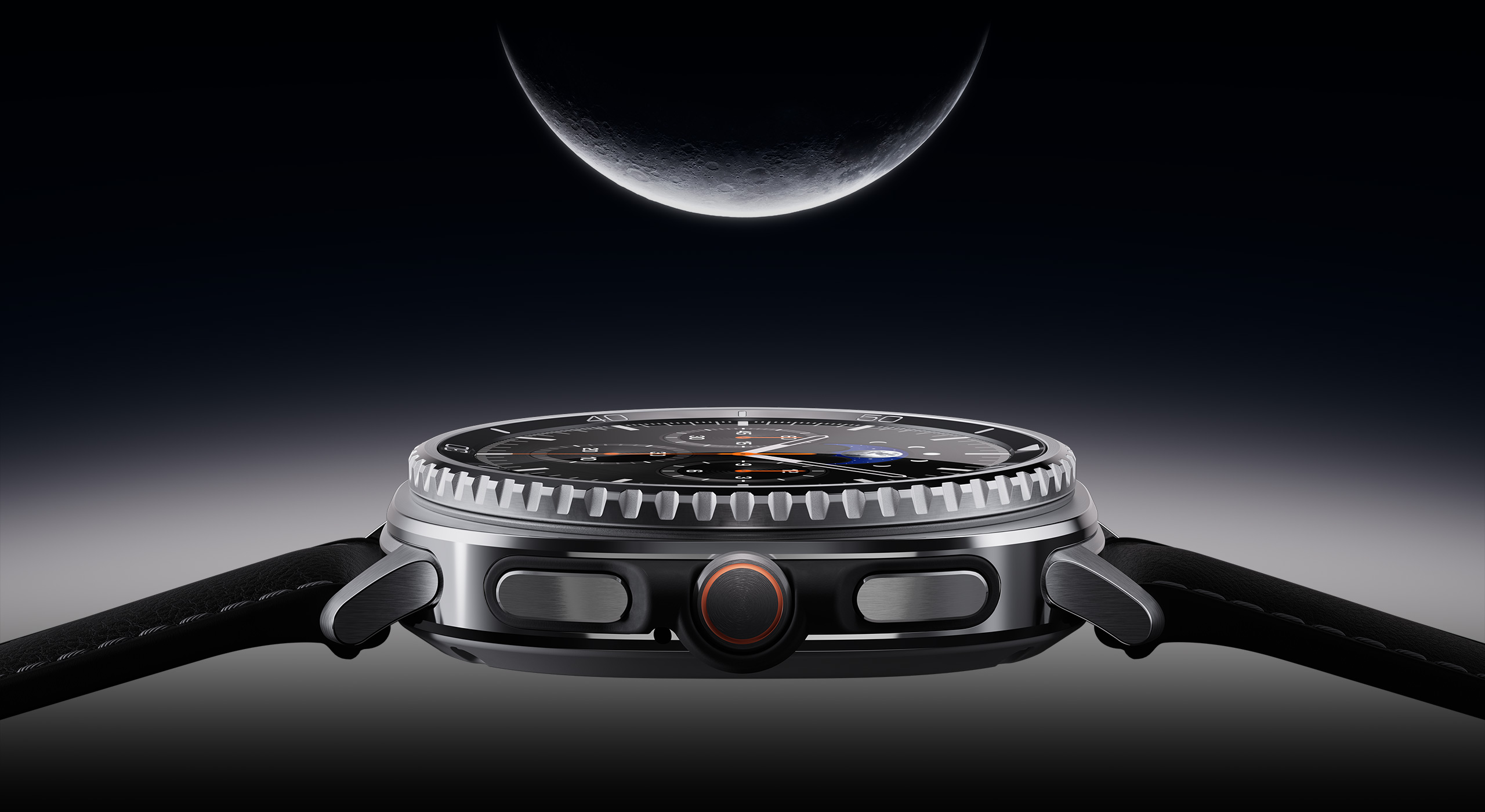 Galaxy Watch8 Classic面朝上放置，在月亮照射下散发着柔和的光芒。