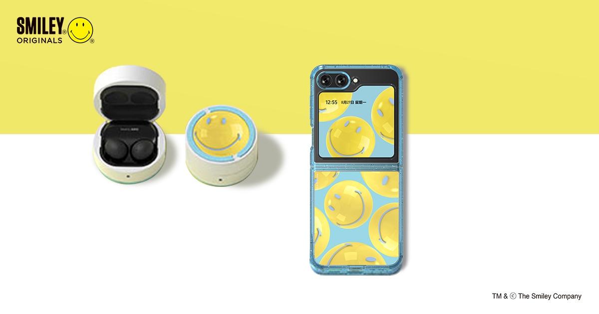 展示了Smiley系列配件。有Galaxy Z Flip5 Smiley系列保护壳。还有两个Galaxy Buds Pro2 Smiley系列保护壳充电盒，一个关闭，一个打开，露出里面的Galaxy Buds Pro2。SMILEY ORIGINALS标志位于左上角，版权归TM & The Smiley Company所有，位于右下角。