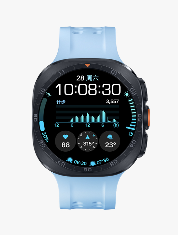 配备蓝色航海表带的 Galaxy Watch Ultra2，展示正面视角与近距离斜侧视角，屏幕表盘显示日期、时间、步数、天气、心率、指南针、日出日落等信息。
