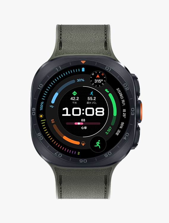 配备绿色表带的 Galaxy Watch Ultra2，展示正面视角与近距离斜侧视角，屏幕显示跑步运动表盘。