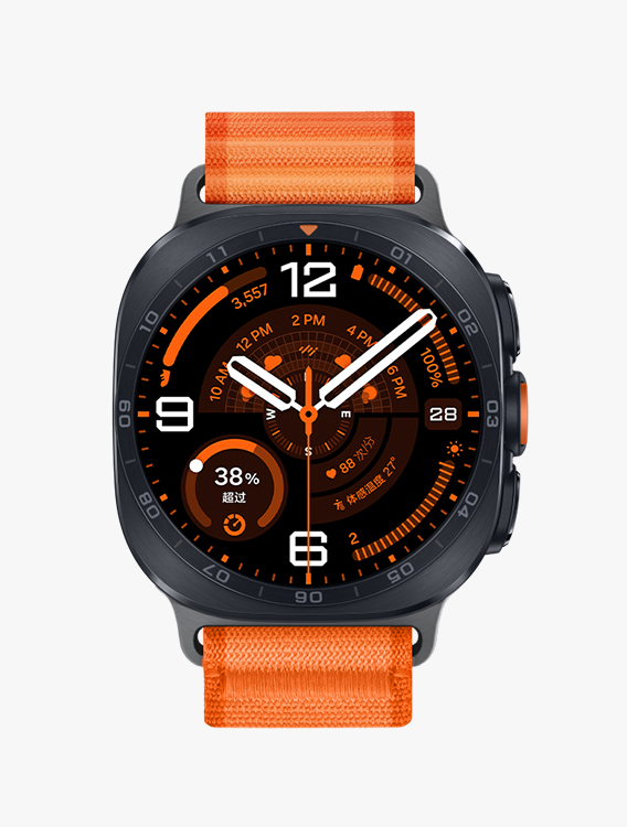 配备橙色越野表带的 Galaxy Watch Ultra2，展示正面视角与近距离斜侧视角，表盘显示时间、日期、步数、天气、电量百分比、心率以及指南针等信息。