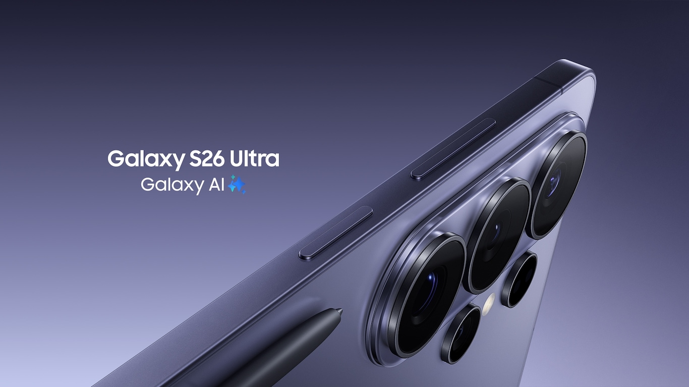幽夜紫Galaxy S26 Ultra的边角特写，画面中呈现出镜头模组，S Pen触控笔置于机身前方。 Galaxy AI
