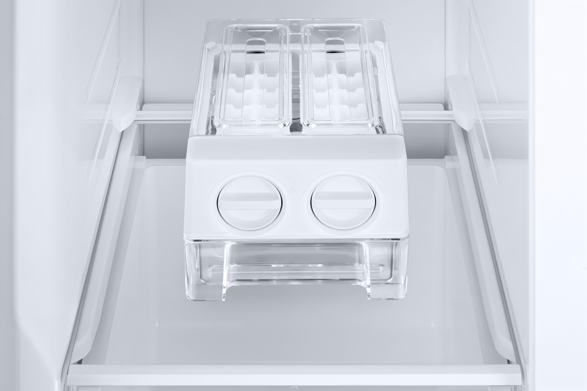 detail-twist-icemaker Silver